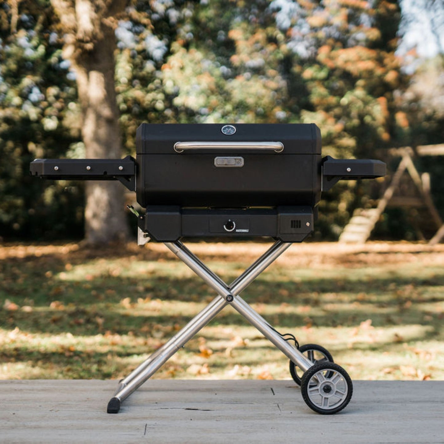 Masterbuilt Tragbarer digitaler Holzkohle-Räucherofen & Grill mit Sockel - Schwarz - 60 x 43 x 45 cm