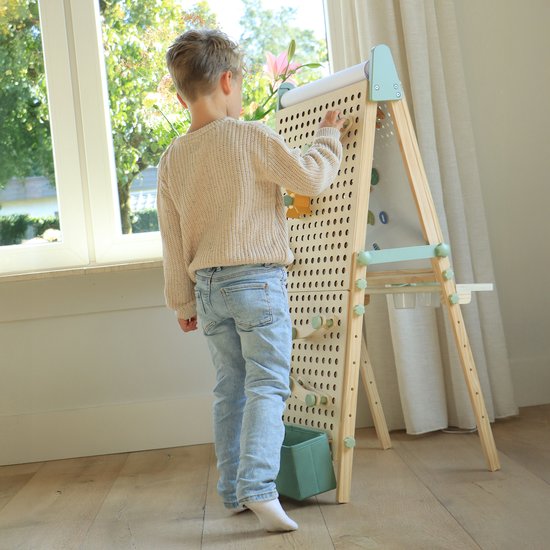 Sunny Mika Aktivitäts-Esel – Kinder-Esel aus Holz – Spiel-Esel mit Whiteboard, Kreidetafel, Magnettafel und Stecktafel – Inklusive Papierrolle, Magneten, Kreiden, Radiergummi, Zubehör für die Stecktafel und mehr – Lernspielzeug