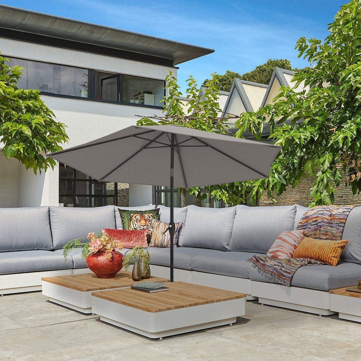 LifeGoods Sonnenschirm - 270 cm - 30° neigbar - Wasserdicht - Mit Bezug - Taupe