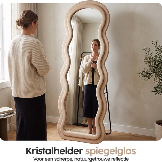 Infinity Goods Wandspiegel „Wavy“ – 160 x 60 cm – Design-Wandspiegel – gepolsterter Standspiegel – Wildleder – Beige