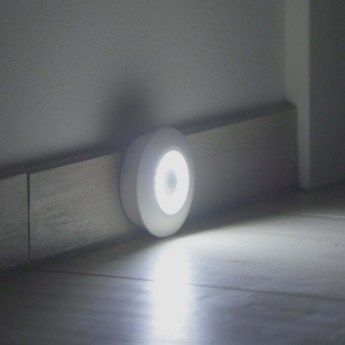HandyLUX LED-Decken- und Wandleuchten-Set – Kabellose Montage – Bewegungssensor – 120 Lumen Leuchtkraft – 4 Stück