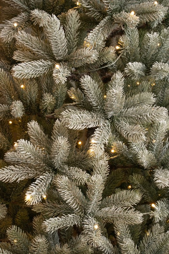 Black Box Trees Nagoya Künstlicher Weihnachtsbaum mit warmweißen LED-Lichtern - H210 x Ø115 cm - Grün gefrostet
