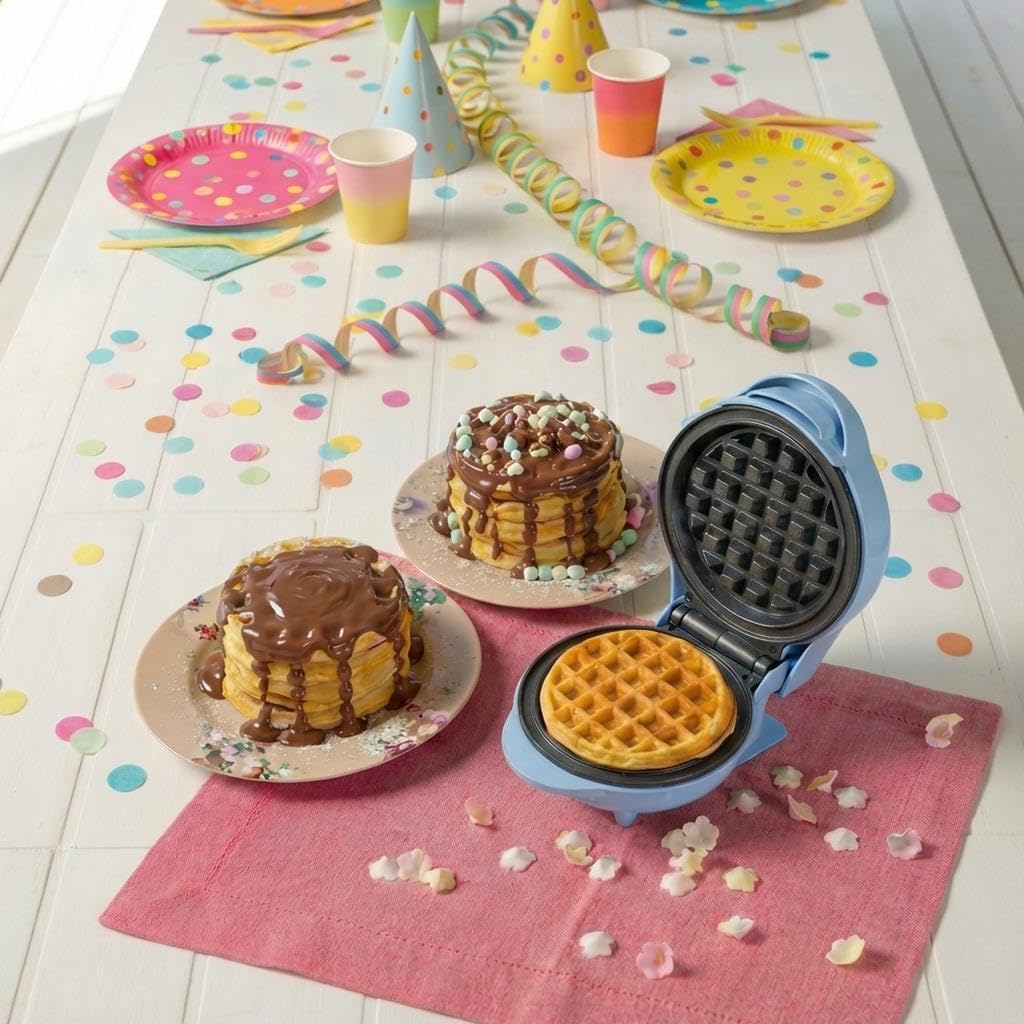 Bestron Mini-Waffeleisen im Retro-Design – Antihaftbeschichtung – Für Kinderfeste und Weihnachten – 550 Watt – 15,4 x 11,3 x 20,3 cm – Blau