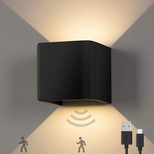 Goliving Wall Lamp Rechargeable - Wandleuchte für Innenräume - Kabellos - Mit Bewegungssensor - USB-C - 4400 mAh - Warmweißes Licht - 10 x 10 x 10 cm - Schwarz