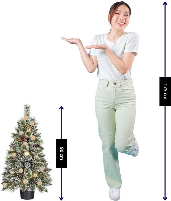 Black Box Trees Kunstweihnachtsbaum „Kaprun“ mit Dekoration H90 x T61 cm – Kunstbaum mit Topf – Kunstweihnachtsbaum für den Innenbereich – 120 Zweige – Grün