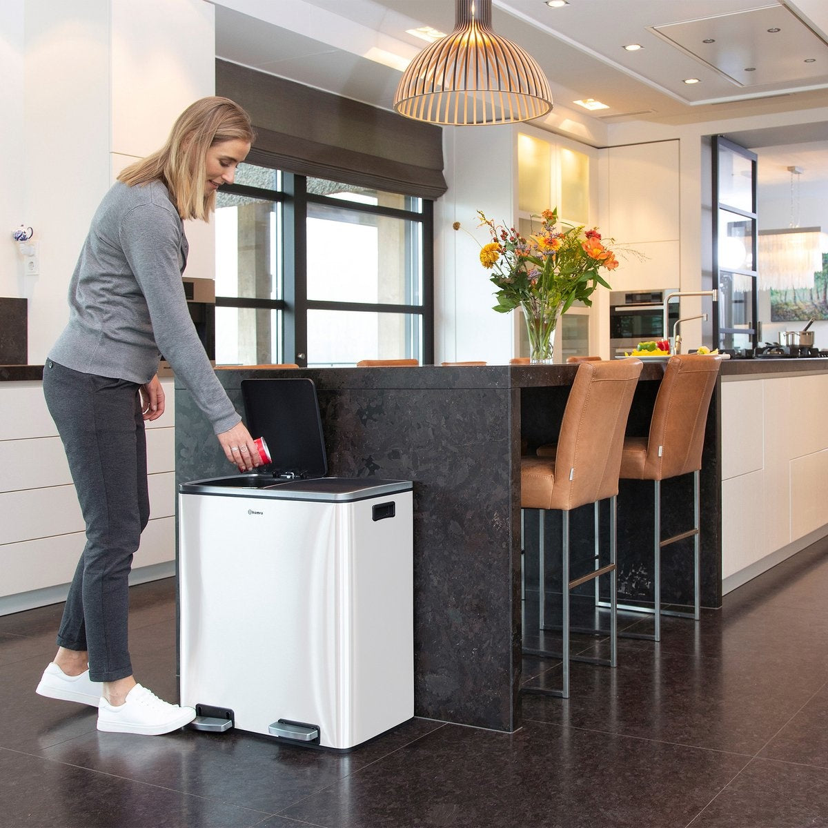 Homra QUICKX Abfalltrennbehälter 2 Fächer Weiß - 60 L (2x30 L) Tret-Abfallsammler - Design-Duo-Abfallsammler Edelstahl - Abfalltrennung - Recycling-Abfallsammler - Hygienetret-Abfallsammler - Doppelmülleimer - Küchenmülleimer - Büroabfallsammler