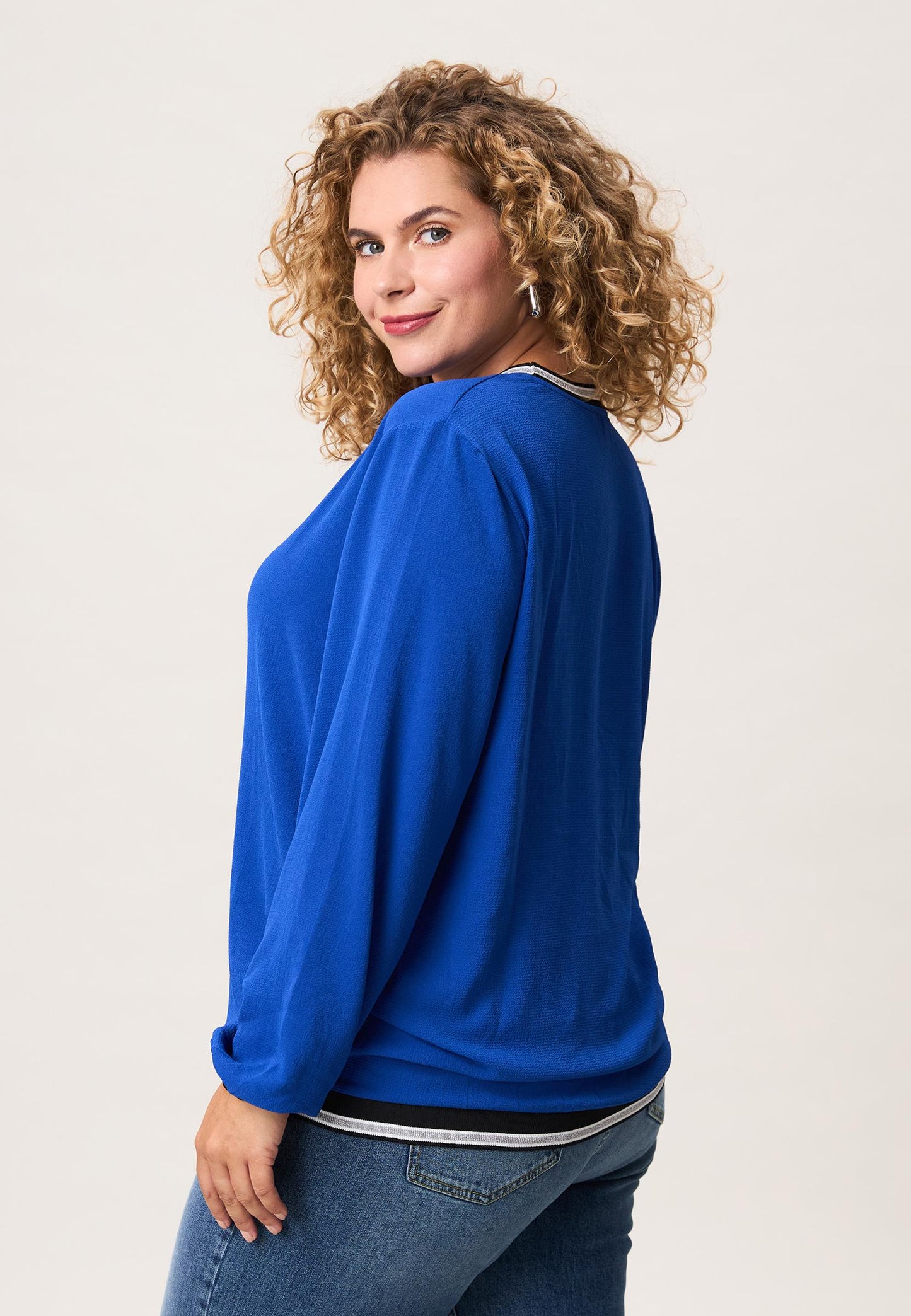 Romy Bluse PL - Kobaltblau - Größe 48 - Bequemes Oberteil mit sportlichen Details