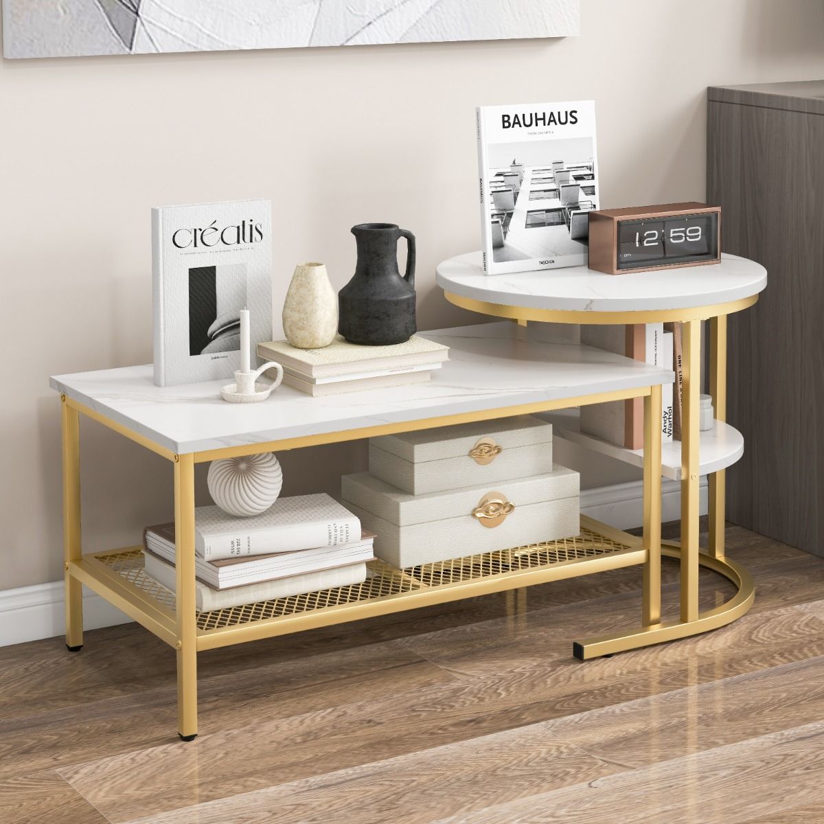 Coast Set aus 2 Beistelltischen – Tischplatte in Marmoroptik – Goldfarbenes Metallgestell – Rund und rechteckig