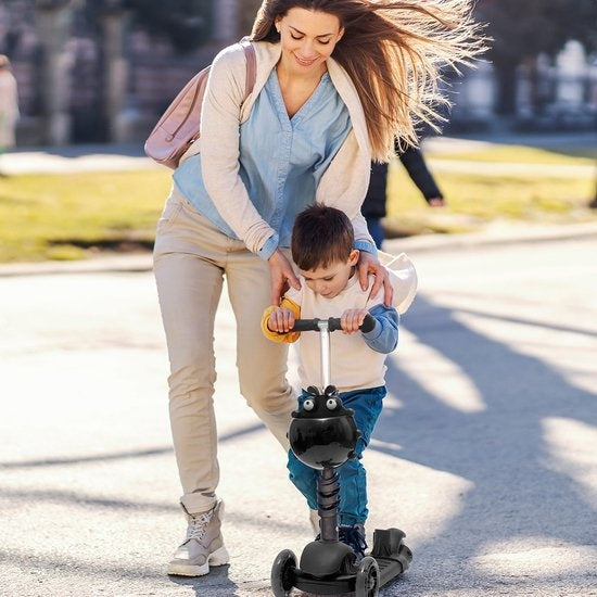 LifeGoods MultiRider - Kinder-Roller - Mit Schiebestange - 3 -8 Jahre - Jungen/Mädchen - 3 leuchtende Räder - Schwarz