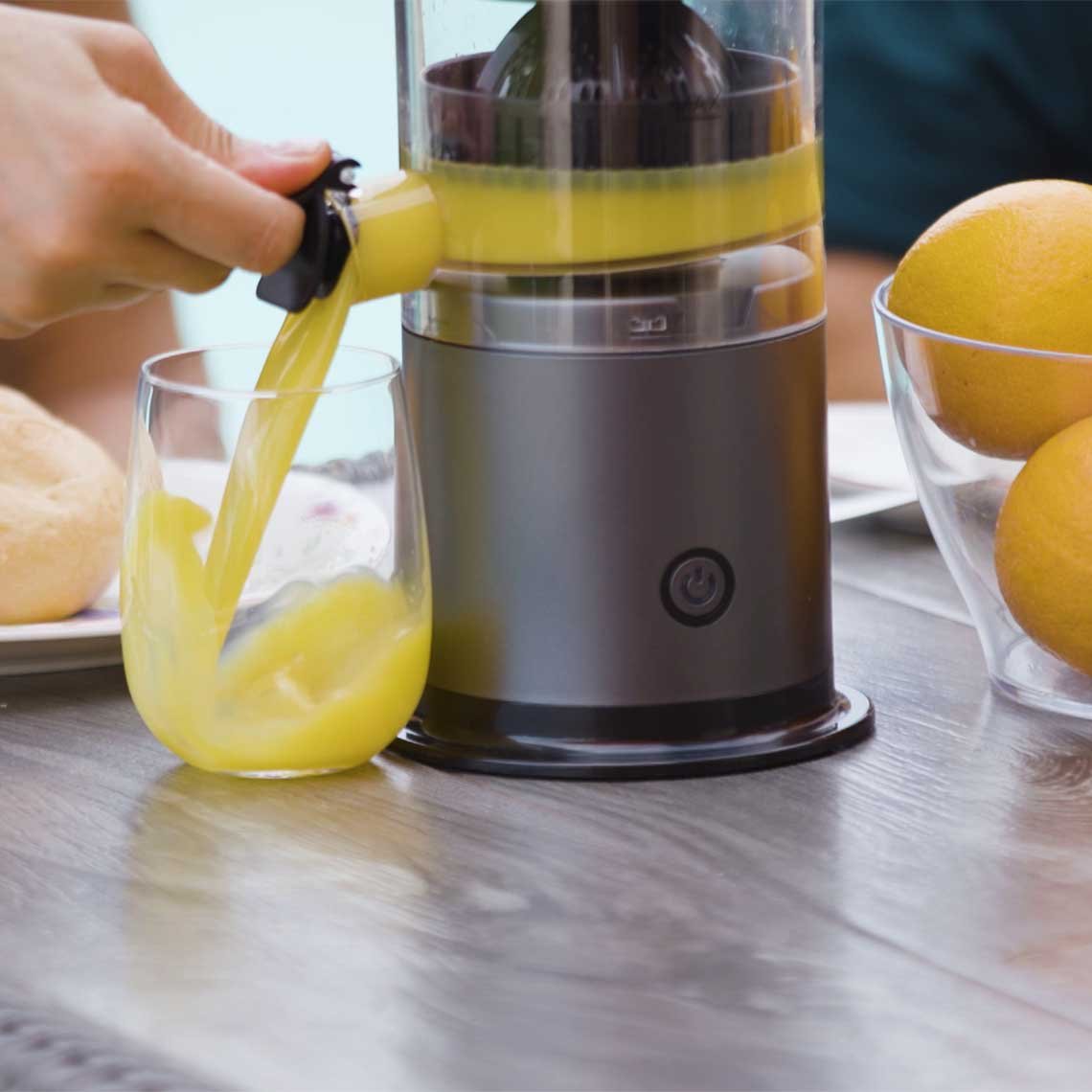 Livington JuiceBoost Kabelloser Entsafter – inklusive Rezeptbuch – kompakt und leicht – vitaminschonende Saftzubereitung