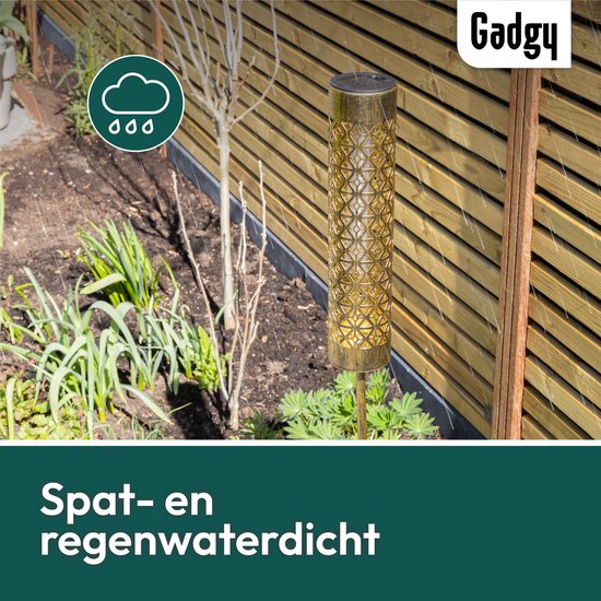Gadgy Solar-Gartenbeleuchtung – 2x Standlampen mit flackerndem Flammeneffekt – Goldmetall – LED-Stimmungslampen mit Solarbetrieb – Für den Außenbereich – Wetterfest – 98 cm hoch – Erdspieß