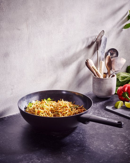 Brabantia NERO Wokpfanne – Ø 30 cm – 100 % PFAS-frei – 100 % recycelt – Keramik-Antihaftbeschichtung – Für Induktionsherde geeignet