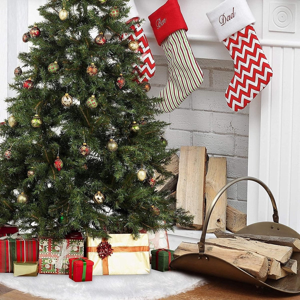 THE TWIDDLERS Runder weißer Plüsch-Weihnachtsbaumrock - Weihnachtszubehör mit Schneeeffekt - Perfekte Partydekoration für Ihren Weihnachtsbaum - 90 cm Durchmesser - Passt zu jedem Baum.