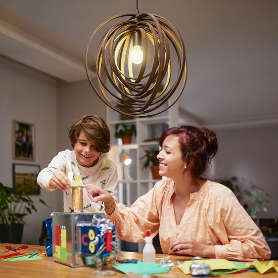 Philips LED-Lampe – Standardform mit E27-Fassung – Warmweißes Licht: 2700 K – 40 W – Klarglas – 6er-Pack