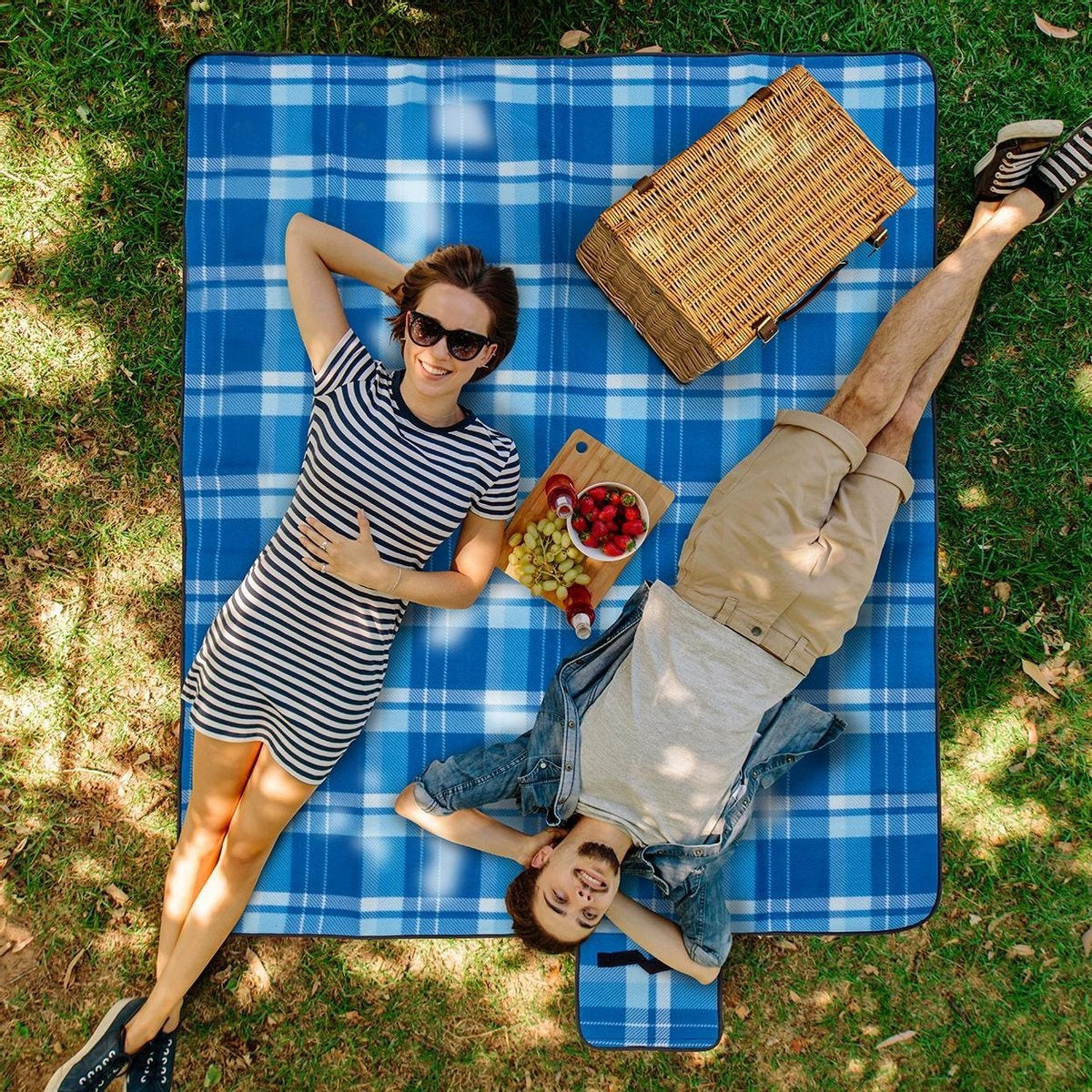 LifeGoods Picknickkorb - 29-teiliges Set mit Picknickdecke - 4 Personen - PU-Leder