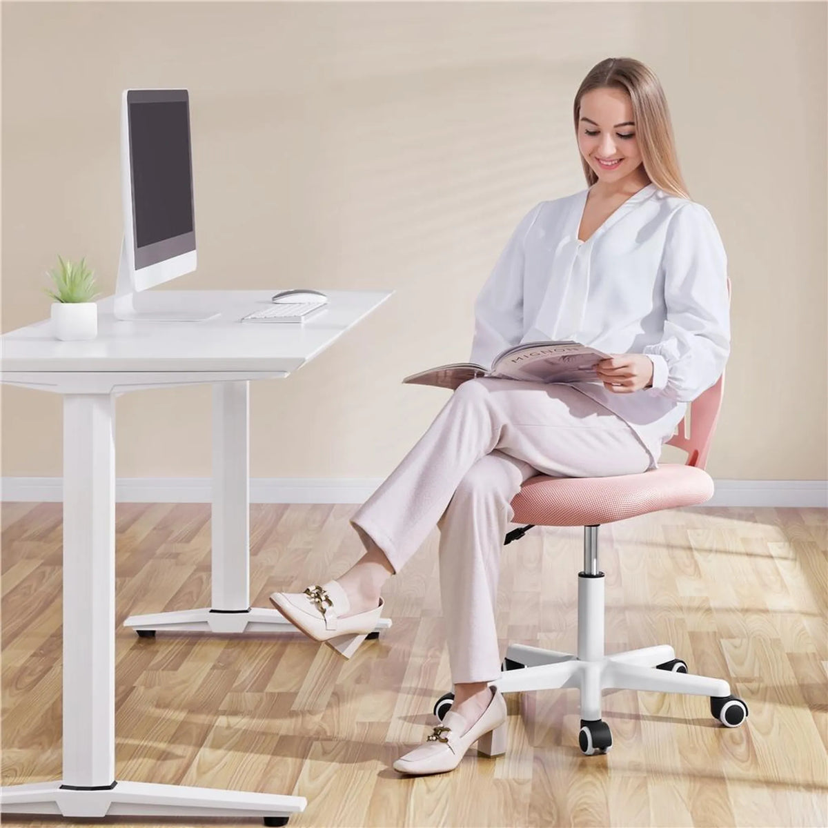 Bürostuhl ohne Armlehnen, höhenverstellbar und um 360° drehbar, hellrosa