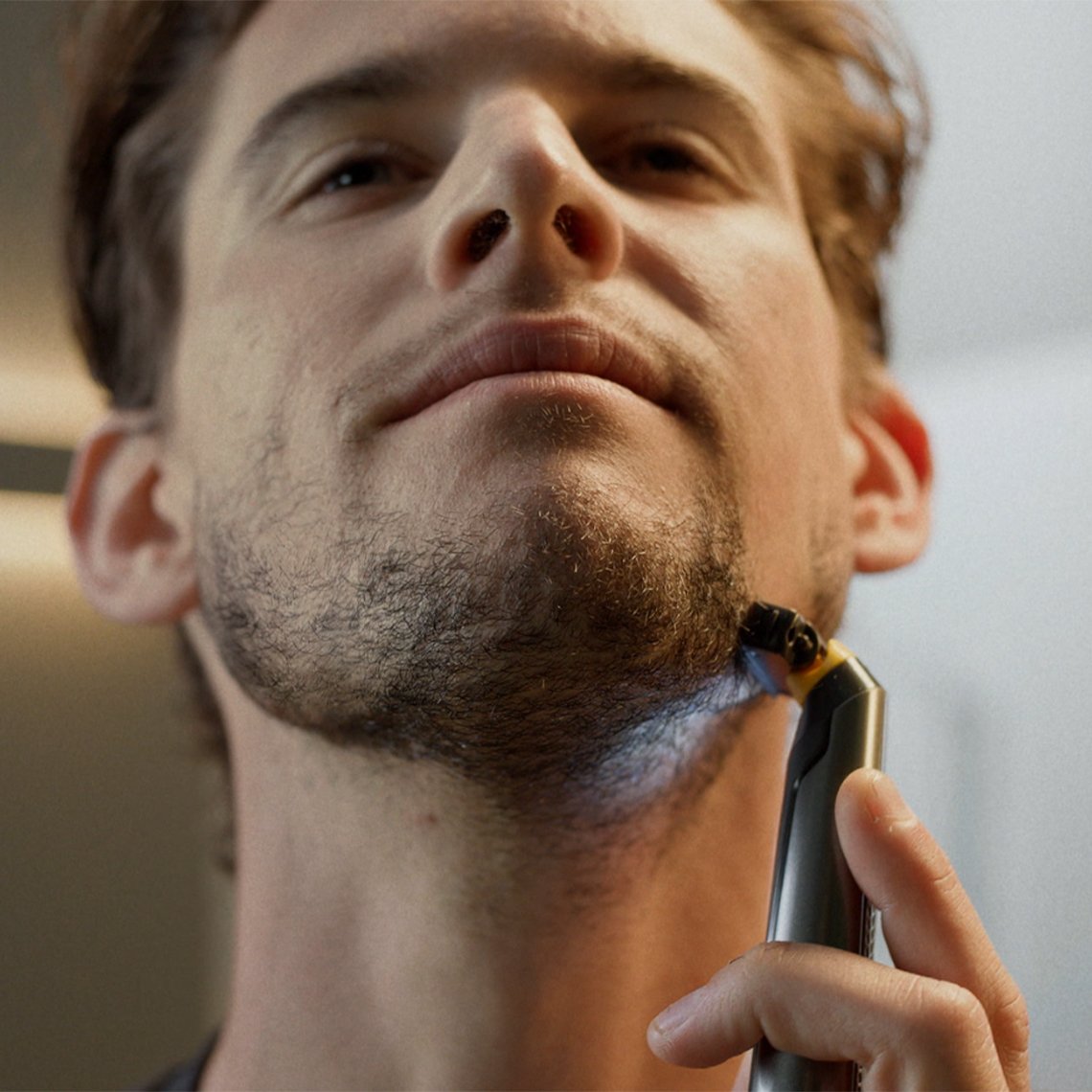 MicroTouch Titanium Solo Trimmer und Rasierer – Für Bart und Körper geeignet – Für alle Hauttypen – Inklusive 3 Aufsätze