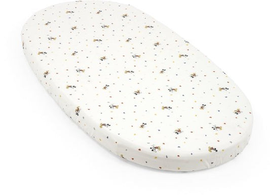Stokke Sleepi Spannbetttuch, Mickey Celebration – weiche Bettwäsche für süße Träume – speziell für das Stokke Sleepi-Babybett – 100 % feine Baumwolle (Perkal) – waschbar