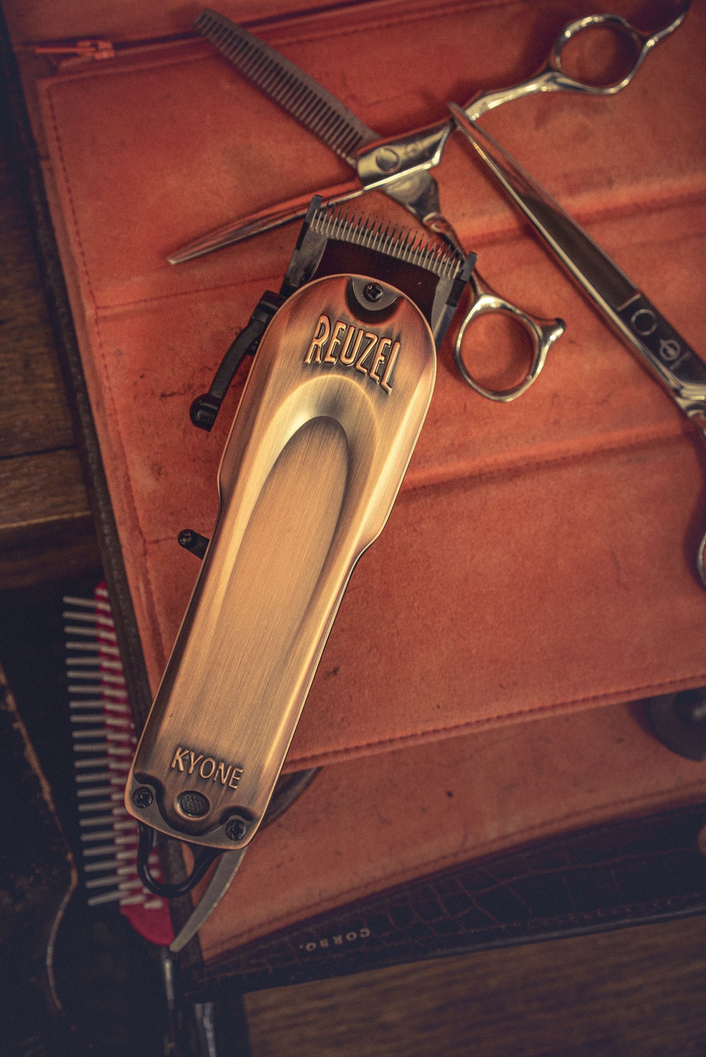 Reuzel Clippers Professional - Kabellos - 4 Stunden Betriebszeit - Stahlgehäuse - Kyone the Clipper