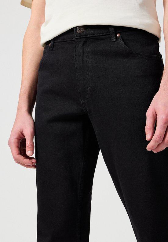WRANGLER STRAIGHT BLACK RINSE REGULAR JEANS- MÄNNER