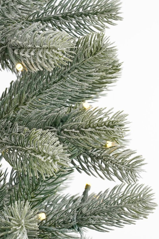 Black Box Trees Nagoya Kunstweihnachtsbaum mit Beleuchtung H120 x Ø60 cm – Weihnachtsbaum mit verschneiten Zweigen – Kunstbaum mit 212 PE-Tannenzweigen – Schlankes Modell Ø60 cm – Grün