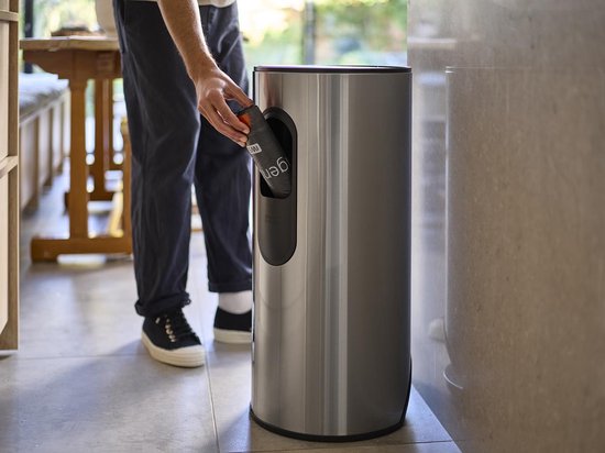 Joseph Joseph Arc 30 Liter schlanker Treteimer mit Innenbeutel - Edelstahl
