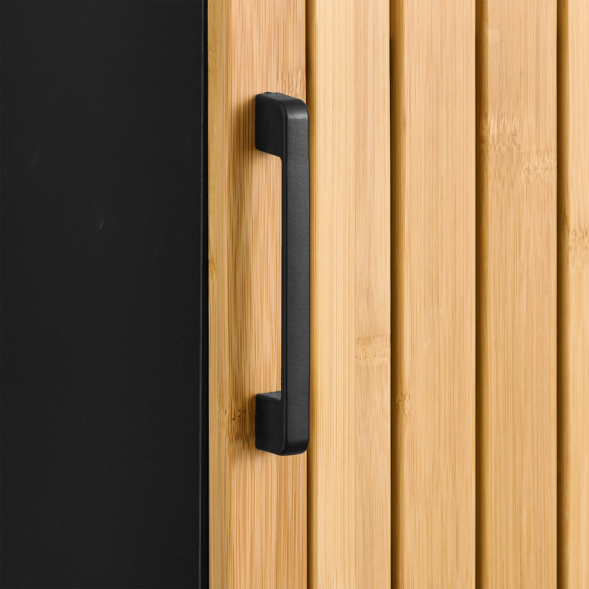 sobuy Schmaler Badezimmerschrank - 30x30x90 cm - Bambus & Schwarz - kompakter Badezimmerschrank mit Tür und verstellbaren Einlegeböden