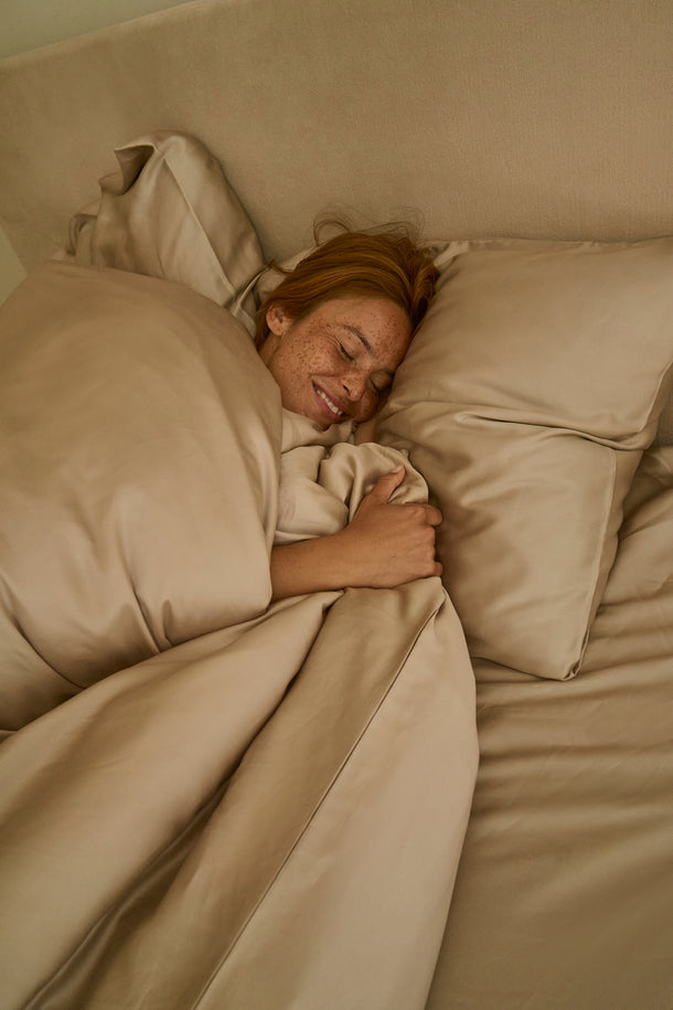 Sjumo Tencel™ Satin Bettbezug - Ultra weich & atmungsaktiv - 140x220 cm - Honey Glow - inklusive Kopfkissenbezug