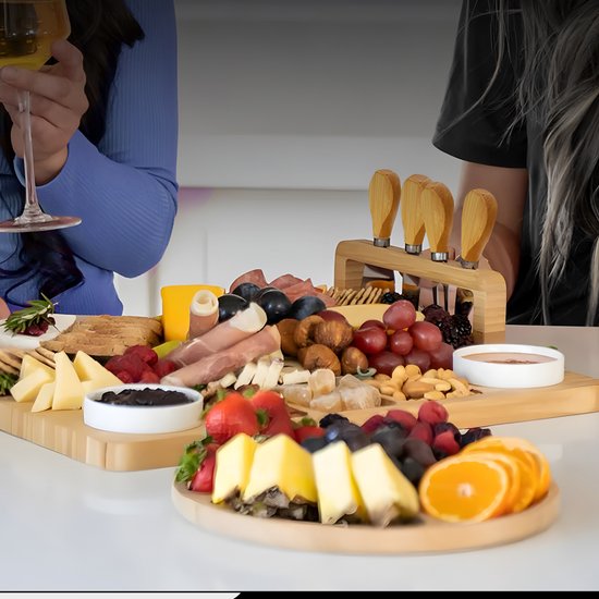 Kicinn Trinkbrett - Tapasbrett - Käsebrett - Servierbrett - Trinkbrett Holz - Inkl. Käsemesser, Gabeln, Schalen und extra Servierbrett - Bambus