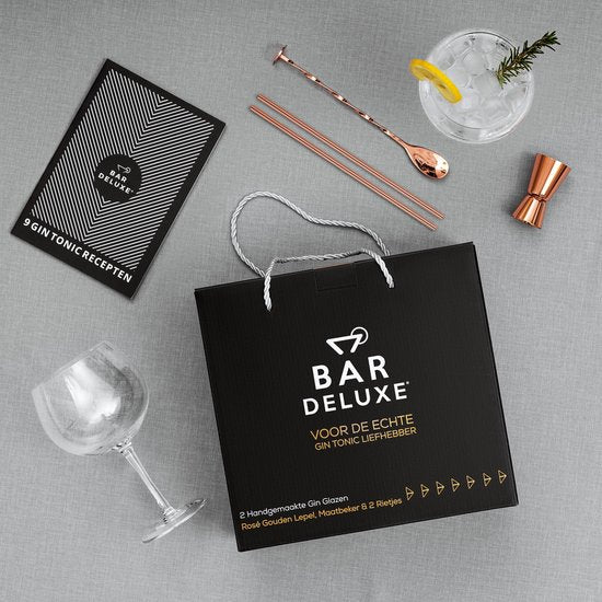 BarDeluxe® Gin Tonic Gläser - 500ml - Gin Tonic Geschenkset - mundgeblasen - Gin Gläser - 2 Stück - Gin Set - Kristall - Geschenk für die Frau - Geschenk für den Mann - enthält 2 Gin Gläser, Gin Tonic Löffel, Messbecher, 2 Strohhalme aus Edelstahl & Rezep