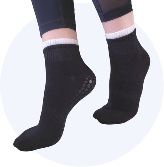 Hilvard Pilates Socken - Yoga Socken - Knöchelsocken - 3 Paar - Schwarz und Weiß - Rutschfeste Socken - Einheitsgröße