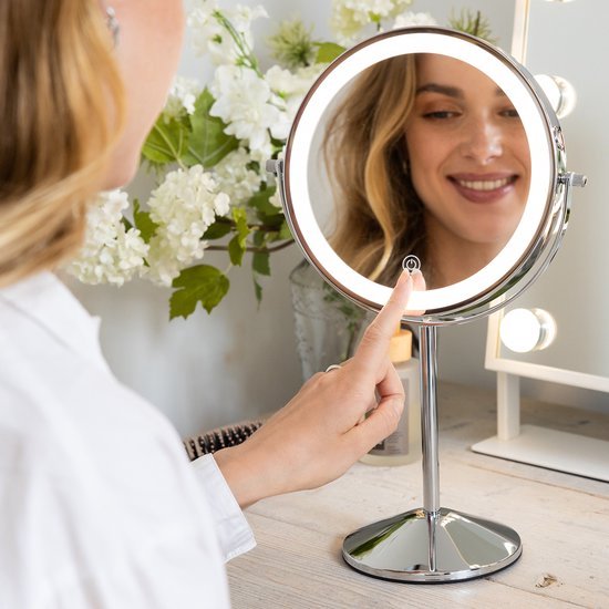 Mirlux Make Up Spiegel mit LED-Beleuchtung - 10x Vergrößerung - Rasierspiegel klein auf Fuß - 3 Lichtstufen - wiederaufladbar - Vergrößerungsspiegel Chrom