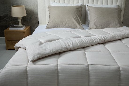 SleepMed Comfort Bettdecke gestreift - 200 x 200 cm - Creme