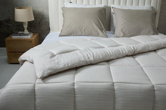 SleepMed Comfort Bettdecke gestreift - 200 x 200 cm - Creme