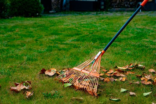 BLACK+DECKER Gartenrechen - 164 x 60 x 3 CM - Mit Komfortgriff - Rückfedernder Rechen - Orange/Schwarz