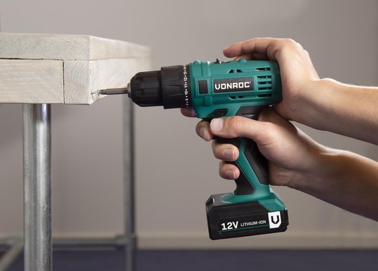 VONROC Akku-Bohrmaschine - 12V Li-Ion - Inkl. Aluminium-Koffer, 46 Zubehörteile, 2x Akku & Ladegerät