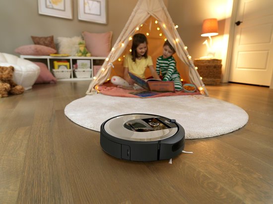 iRobot Roomba i6 Staubsaugerroboter - Intelligente Navigation - Sprachsteuerung - Beige/Schwarz