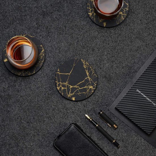 Castagnola Kunstleder-Untersetzer - Untersetzer für Gläser - Design-Untersetzer mit Halterung - Leder-Untersetzer-Set - Leder - Set mit 16 Stück - Marmor-Look - Schwarz/Gold