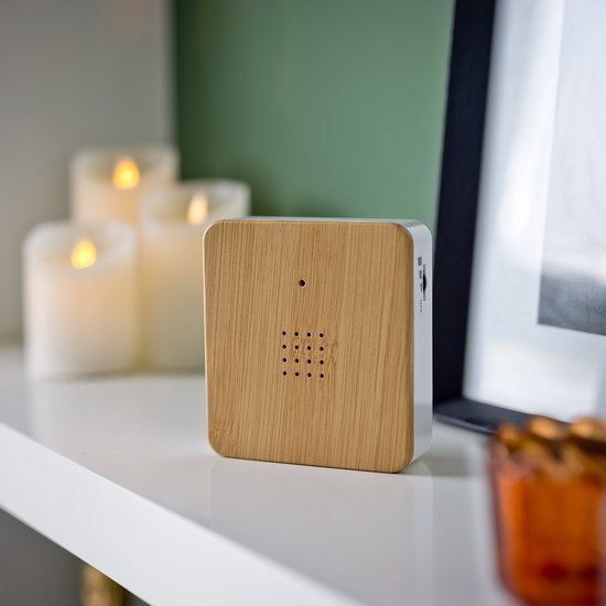 QLT Vogelhaus mit Naturgeräuschen - Box mit Vogelstimmen - Batteriebetrieben - Automatischer Bewegungssensor - Einstellbare Lautstärke - Holz/Grau