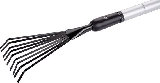BLACK+DECKER Harke - Teleskop-Gartenharke - Ausziehbarer Stiel von 78 bis 111 CM - Laubharke - Gartengeräte Aluminiumstiel und Kohlenstoffstahlkopf - Rostfrei - Silber/Schwarz