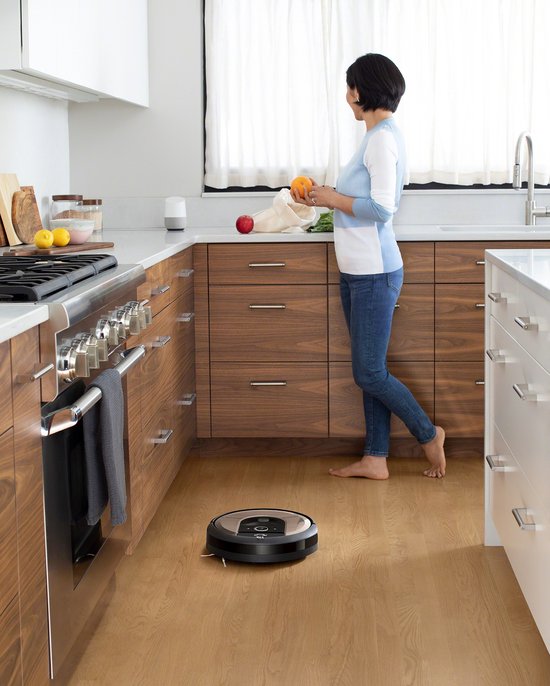 iRobot Roomba i6 Staubsaugerroboter - Intelligente Navigation - Sprachsteuerung - Beige/Schwarz