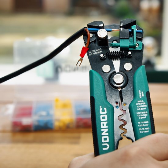 VONROC Professional automatische Abisolierzange - Crimp- und Isolierzange - Mit 270-teiligem Zubehörsatz