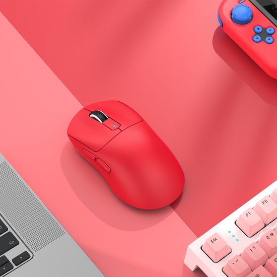ATTACK SHARK Kabellose Gaming-Maus - Kabelgebunden/2.4G/BT5.4 - Leichtgewicht 49G - PAW3395 - 26000DPI - Rot
