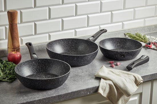 Resto Leo Casserole - Ø26 cm - Geschmiedetes Aluminium - 4-Schicht Pfluon Antihaftbeschichtung - Induktionspfanne - Backofenfest bis 200°C (ohne Griff)