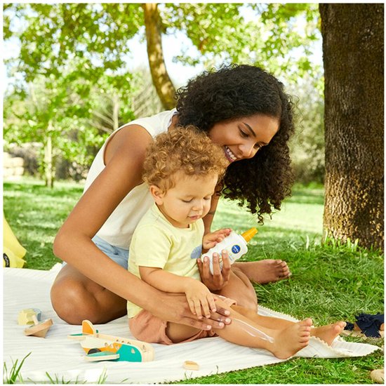 NIVEA SUN Babies & Kids Sensitive UV Sun Protection Spray - Baby und Kind - LSF 50 - Sonnenspray - Sonnenschutz - 200ml
