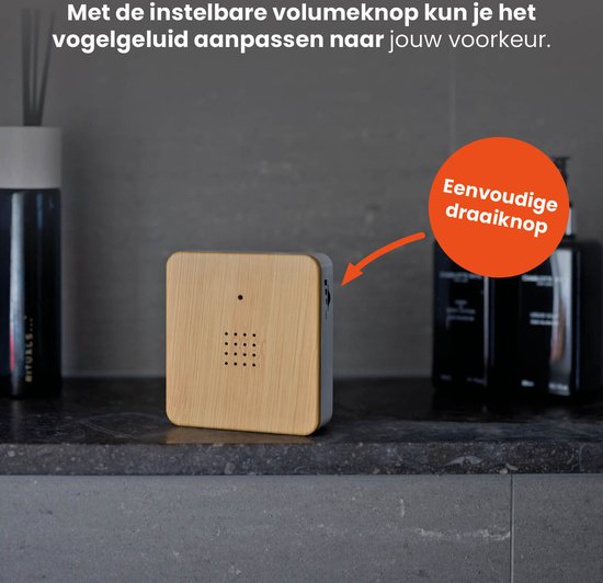 QLT Vogelhaus mit Naturgeräuschen - Box mit Vogelstimmen - Batteriebetrieben - Automatischer Bewegungssensor - Einstellbare Lautstärke - Holz/Grau