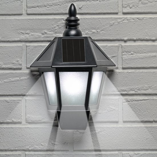 Grundig Solar-LED-Wandleuchte mit Flammeneffekt & Kaltweiß – 2 Modi – Solarbetrieb – IP44 – 6–8 Stunden