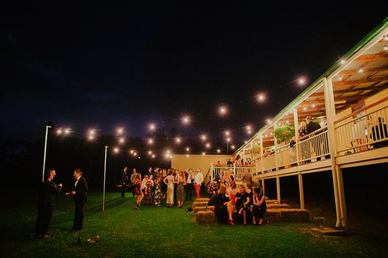 ein sonniger Tag Lichtschnur im Freien - Lichtgirlande - Lichtschnüre für den Außenbereich - Bobby Cable - warmweißes Licht - 10 Meter - led - Lichtschnur für den Innen- und Außenbereich - Lichtschnüre - Lichtschlauch für den Außenbereich - 10 led Glühbir
