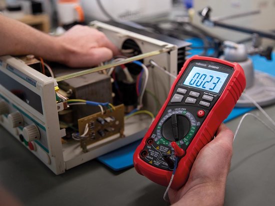 Velleman Digitalmultimeter, Data Hold, berührungslose Spannungserkennung, mit REL-Funktion, geeignet für die Messung von AC/DC-Strom, AC/DC-Spannung, Widerstand, Frequenz, Temperatur, Durchgang, inklusive Messleitungen