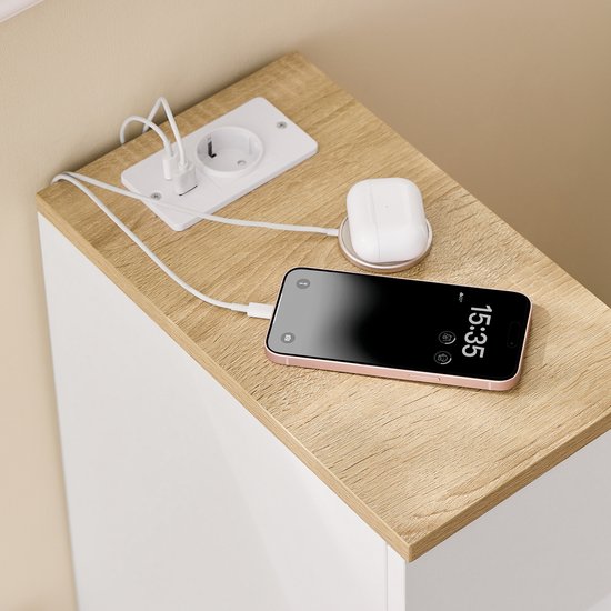 SoBuy Schlanker Nachttisch mit Ladestation, Schmaler Beistelltisch mit Standardsteckdose, USB-Anschluss und Type-C-Anschluss für Schlafzimmer und Wohnzimmer, B20 x T35 x H60 cm, Weiß, FBT111-E-WN
